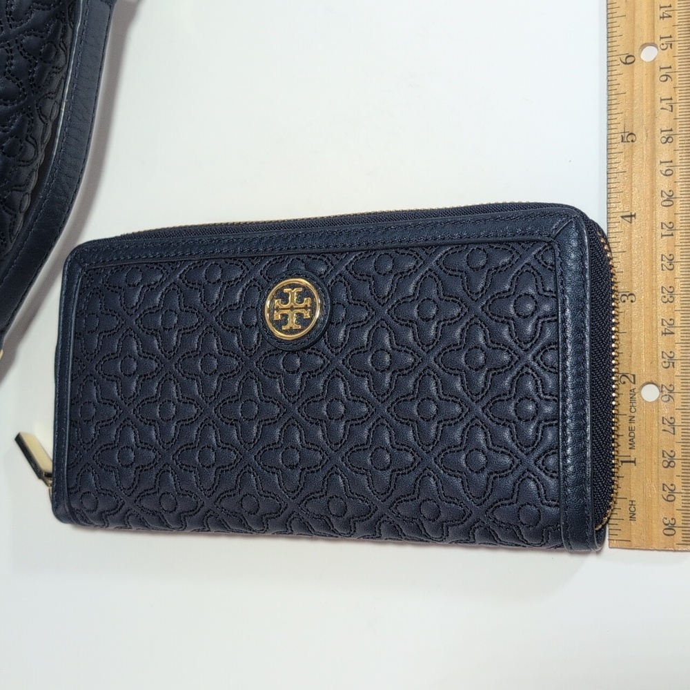 Tory Burch Bryant Tote with Matching Wallet Navy Blue - Picture 13 of 16